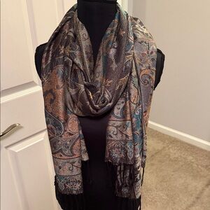 Elegant Paisley Scarf with Fringe
